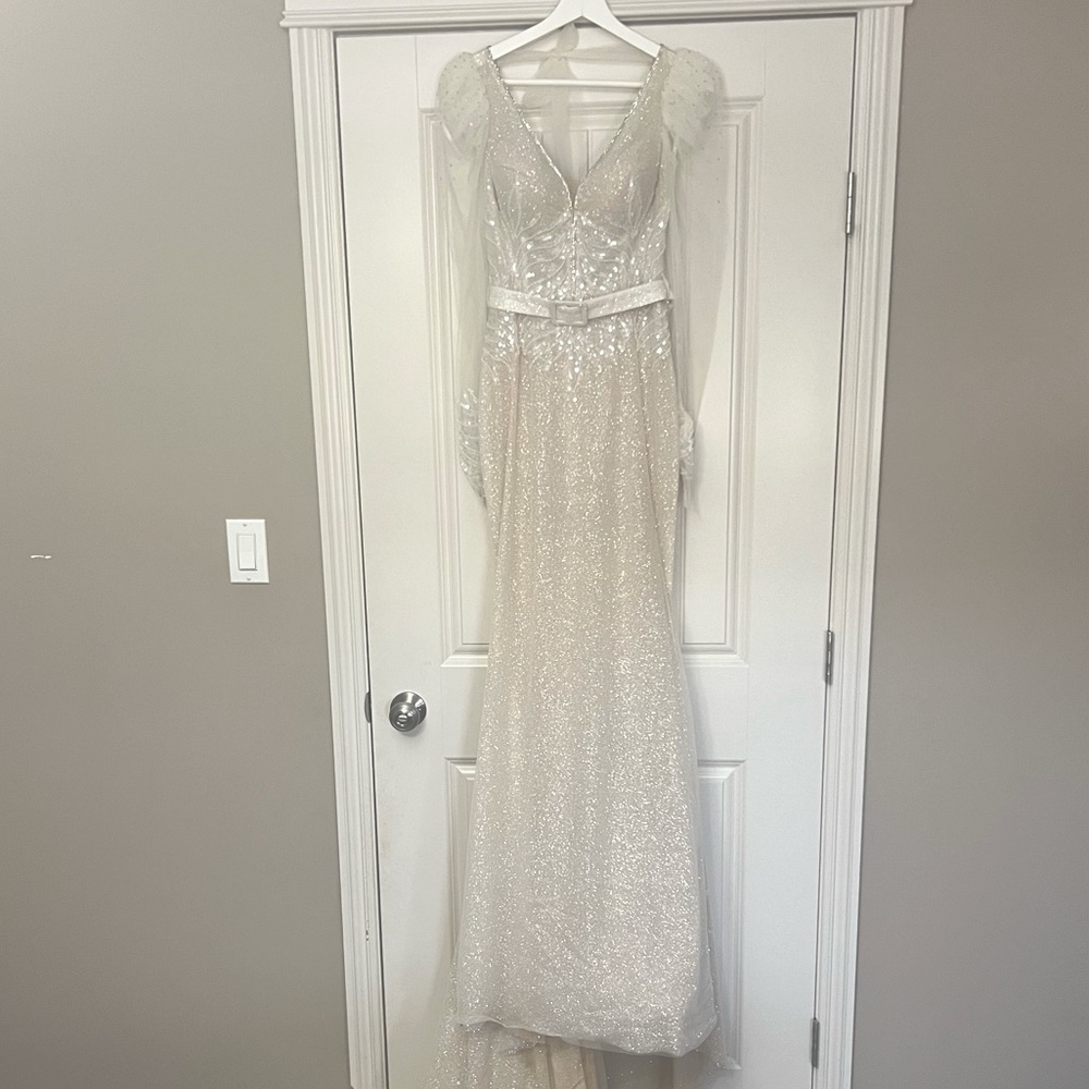 Beautiful Never Worn Wedding Dress - Wona Concept Dress Sample Size 8
